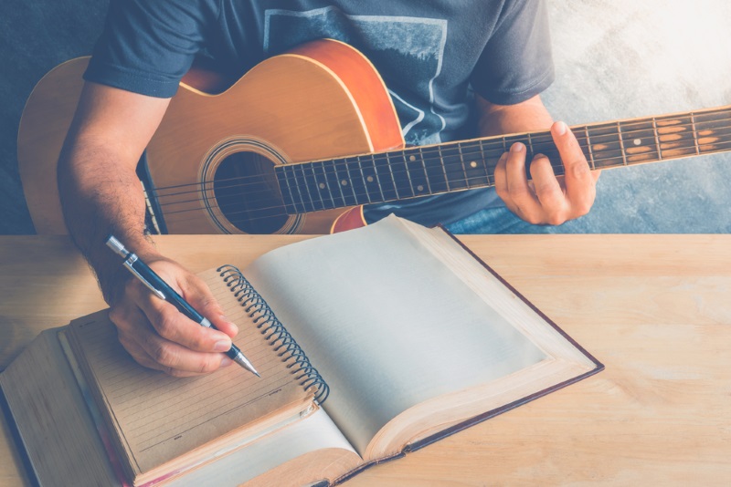 10 Bekende Hits Geschreven door andere Popsterren songwriter