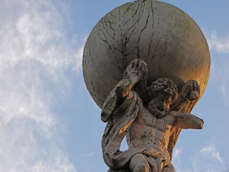 atlas god - reus