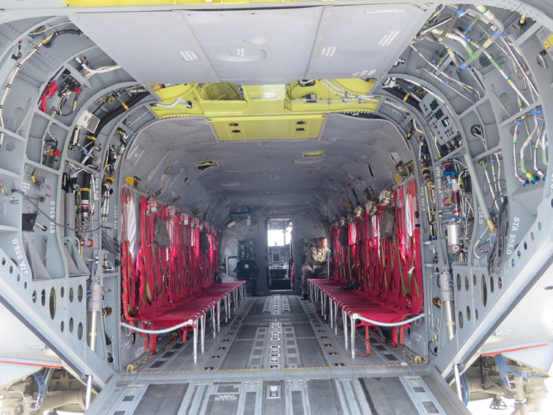CH-47F Chinook binnenkant CH-47F Chinook binnenkant