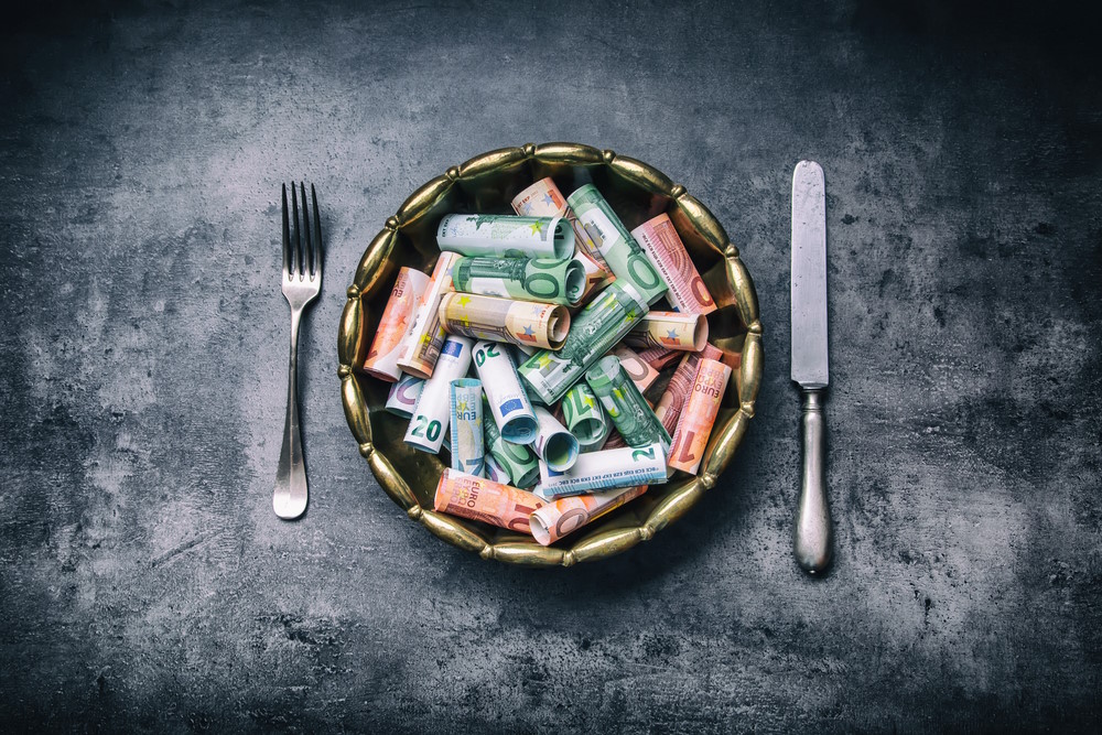 geld besparen bij uit eten gaan