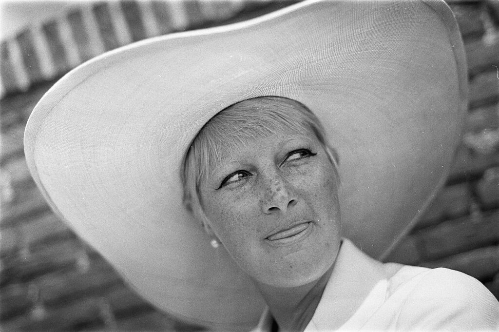 Top 10 Beste vrouwelijke Nederlandse cabaretiers aller tijden Adele Bloemendaal