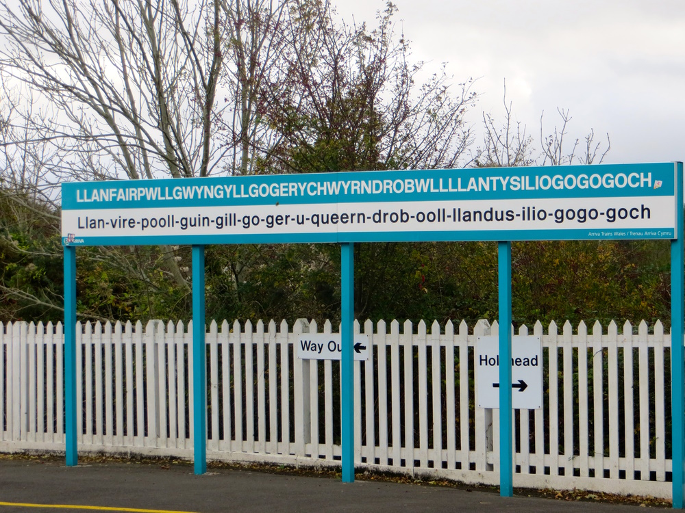 Llanfairpwllgwyngyllgogerychwyrndrobwllllantysiliogogogoch Llanfairpwllgwyngyllgogerychwyrndrobwllllantysiliogogogoch