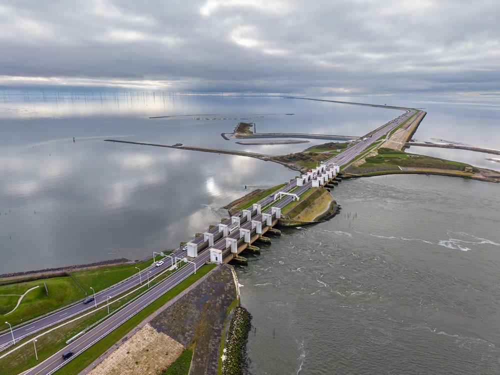 afsluitdijk