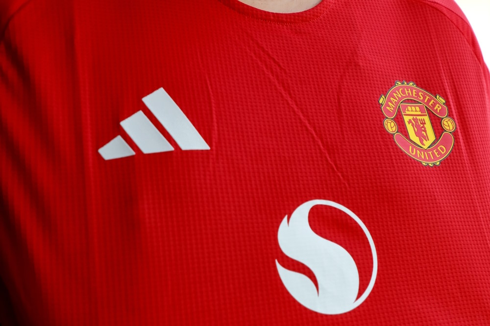 man u adidas